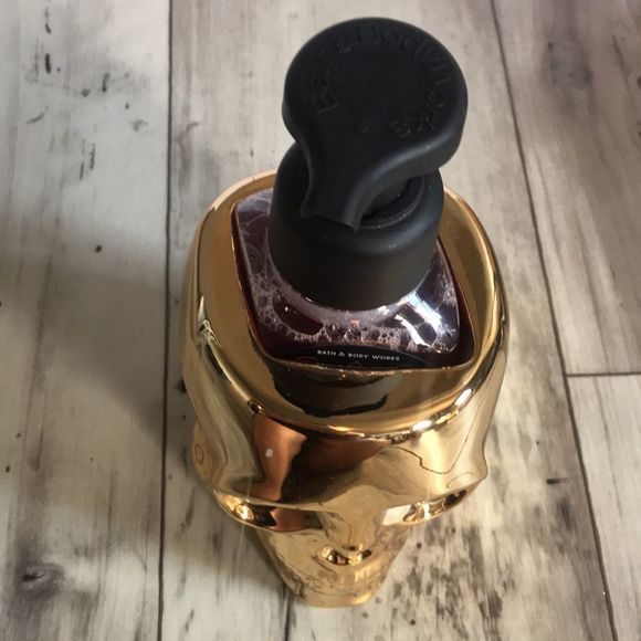 Bath and Body Works Halloween Gold Skull Soap Holder AND Soap - Brand New - Picture 9 of 10